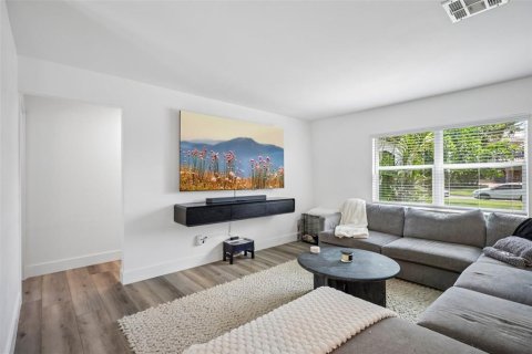 Casa en venta en Saint Petersburg, Florida, 4 dormitorios, 176.61 m2 № 2384392 - foto 9
