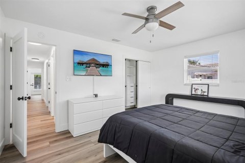 Casa en venta en Saint Petersburg, Florida, 4 dormitorios, 176.61 m2 № 2384392 - foto 30