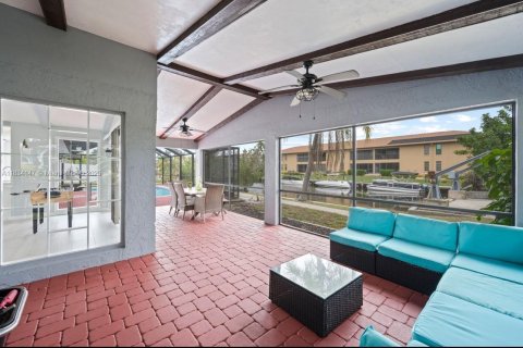 House in Cape Coral, Florida 3 bedrooms № 1814892 - photo 8