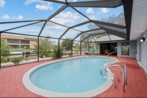 House in Cape Coral, Florida 3 bedrooms № 1814892 - photo 21