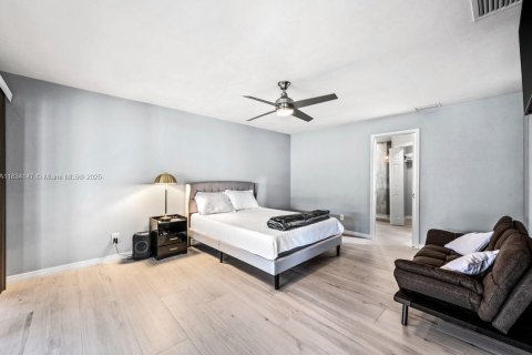 House in Cape Coral, Florida 3 bedrooms № 1814892 - photo 7