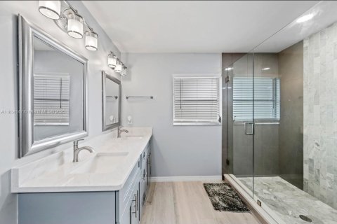 House in Cape Coral, Florida 3 bedrooms № 1814892 - photo 13