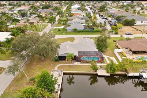 House in Cape Coral, Florida 3 bedrooms № 1814892 - photo 5