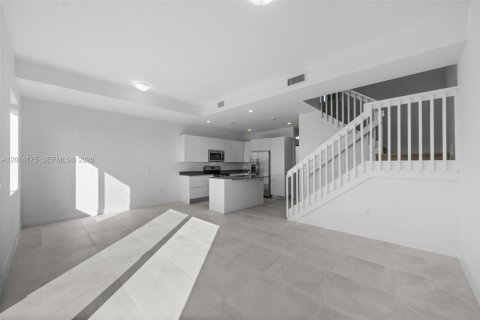 Townhouse in Homestead, Florida 3 bedrooms, 144.74 sq.m. № 2076225 - photo 5