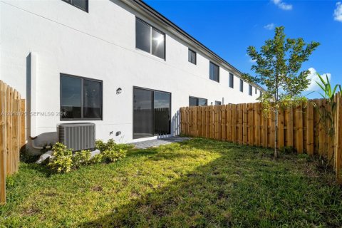 Townhouse in Homestead, Florida 3 bedrooms, 144.74 sq.m. № 2076225 - photo 20