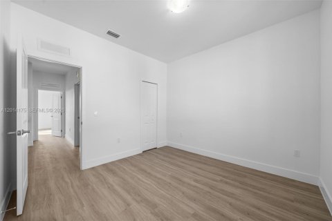 Townhouse in Homestead, Florida 3 bedrooms, 144.74 sq.m. № 2076225 - photo 13