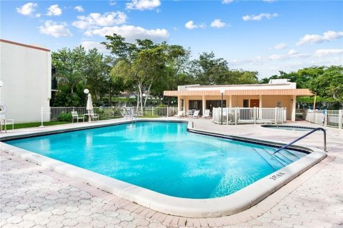 Condo in Plantation, Florida, 2 bedrooms  № 1065475 - photo 1