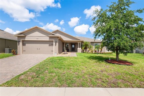 Casa en Auburndale, Florida 3 dormitorios, 170.38 m2 № 2203358