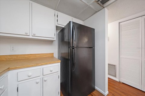 Condo in Sarasota, Florida, 2 bedrooms  № 1907555 - photo 16