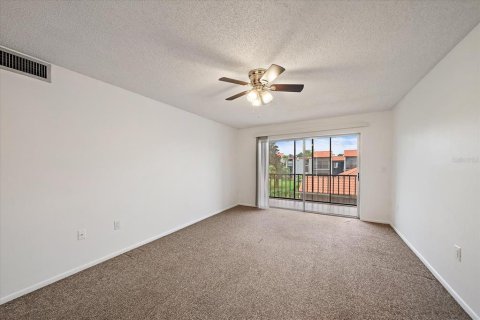 Condo in Sarasota, Florida, 2 bedrooms  № 1907555 - photo 9