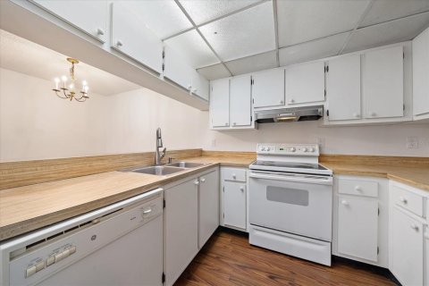 Condo in Sarasota, Florida, 2 bedrooms  № 1907555 - photo 18