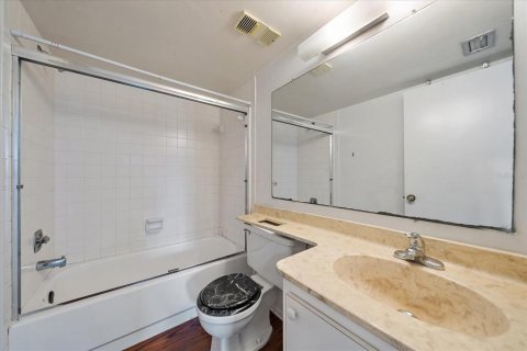Condo in Sarasota, Florida, 2 bedrooms  № 1907555 - photo 19
