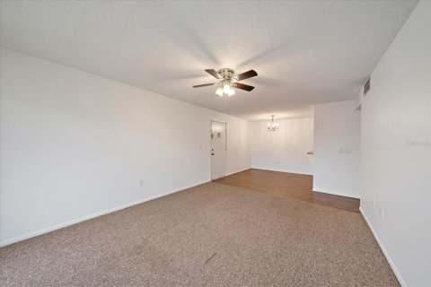 Condo in Sarasota, Florida, 2 bedrooms  № 1907555 - photo 7
