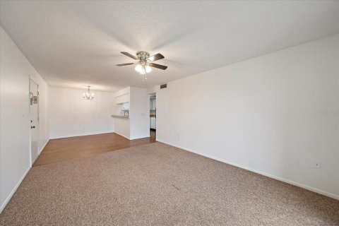 Condo in Sarasota, Florida, 2 bedrooms  № 1907555 - photo 6