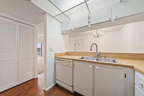 Condo in Sarasota, Florida, 2 bedrooms  № 1907555 - photo 15