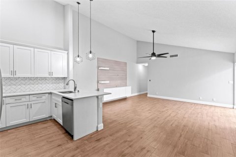 Casa en venta en Greenacres, Florida, 3 dormitorios, 123.75 m2 № 2066345 - foto 3