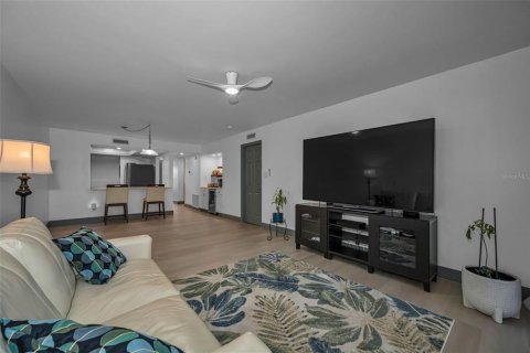 Condominio en venta en Saint Petersburg, Florida, 2 dormitorios, 118.91 m2 № 2152083 - foto 10