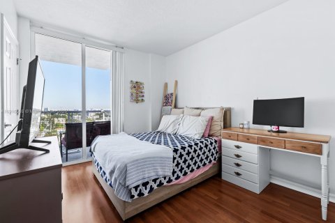 Купить кондоминиум в Майами, Флорида 2 спальни, 82.96м2, № 1972750 - фото 13