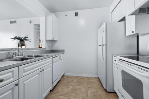 Купить кондоминиум в Майами, Флорида 2 спальни, 82.96м2, № 1972750 - фото 6