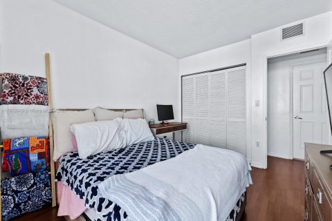 Купить кондоминиум в Майами, Флорида 2 спальни, 82.96м2, № 1972750 - фото 12