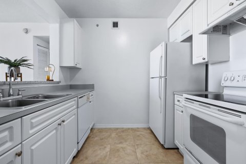 Купить кондоминиум в Майами, Флорида 2 спальни, 82.96м2, № 1972750 - фото 8