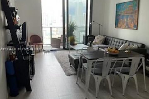 Condominio en venta en Miami, Florida, 1 dormitorio, 70.23 m2 № 2090697 - foto 2