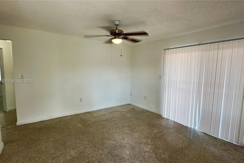 Apartamento en alquiler en Hialeah, Florida, 2 dormitorios, 74.32 m2 № 2311949 - foto 7