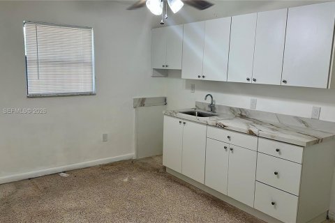 Apartamento en alquiler en Hialeah, Florida, 2 dormitorios, 74.32 m2 № 2311949 - foto 5