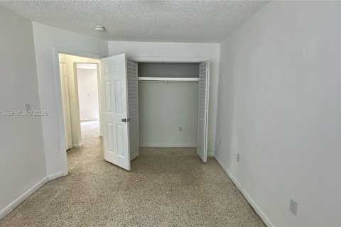 Apartamento en alquiler en Hialeah, Florida, 2 dormitorios, 74.32 m2 № 2311949 - foto 3