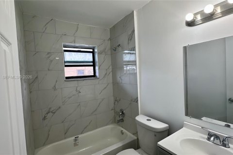 Apartamento en alquiler en Hialeah, Florida, 2 dormitorios, 74.32 m2 № 2311949 - foto 2