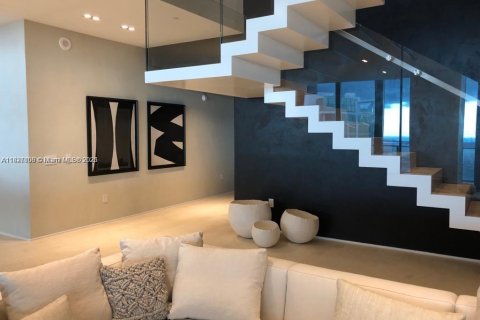 Condo in Miami, Florida, 4 bedrooms  № 1929559 - photo 2