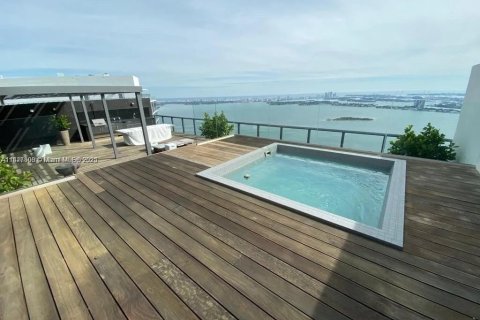 Condo in Miami, Florida, 4 bedrooms  № 1929559 - photo 1