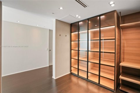 Condo in Miami, Florida, 4 bedrooms  № 1929559 - photo 30