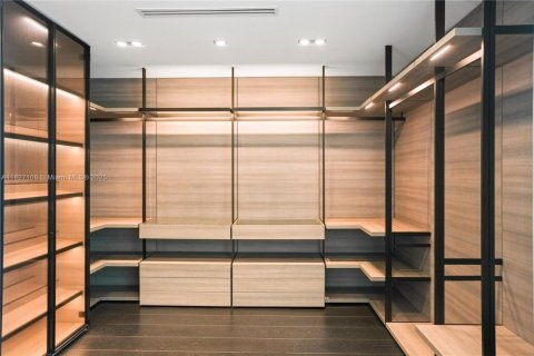 Condo in Miami, Florida, 4 bedrooms  № 1929559 - photo 28