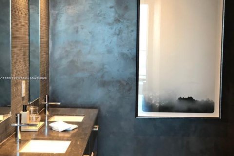Condo in Miami, Florida, 4 bedrooms  № 1929559 - photo 6