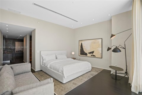 Condo in Miami, Florida, 4 bedrooms  № 1929559 - photo 25