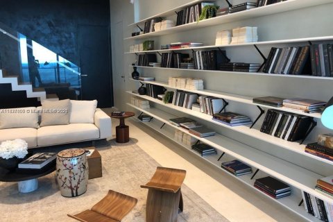 Condo in Miami, Florida, 4 bedrooms  № 1929559 - photo 4