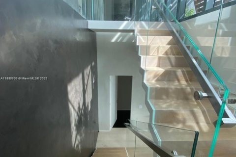 Condo in Miami, Florida, 4 bedrooms  № 1929559 - photo 12