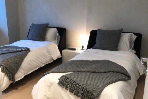 Condo in Miami, Florida, 4 bedrooms  № 1929559 - photo 8