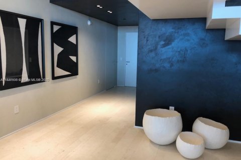 Condo in Miami, Florida, 4 bedrooms  № 1929559 - photo 10