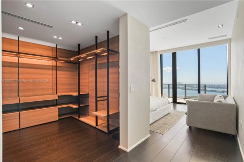 Condo in Miami, Florida, 4 bedrooms  № 1929559 - photo 27