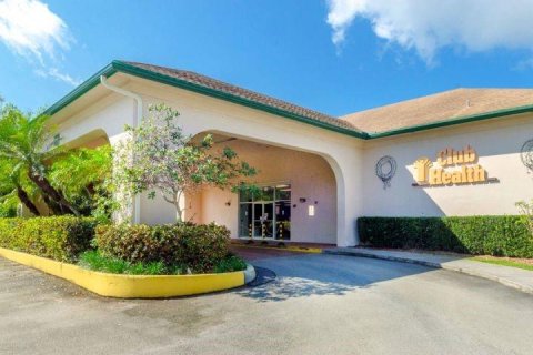 Condo in Pembroke Pines, Florida, 2 bedrooms  № 890341 - photo 1