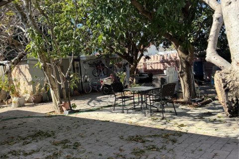 House in Hialeah, Florida 2 bedrooms, 66.89 sq.m. № 2032173 - photo 10
