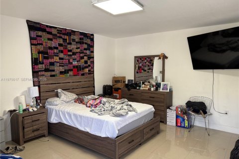 House in Hialeah, Florida 2 bedrooms, 66.89 sq.m. № 2032173 - photo 6