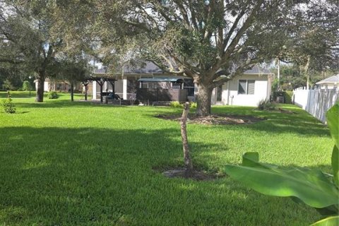 House in Auburndale, Florida 4 bedrooms, 263.29 sq.m. № 2378153 - photo 28