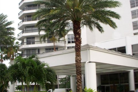 Condo in Aventura, Florida, 2 bedrooms  № 2076664 - photo 4