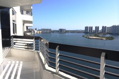 Condo in Aventura, Florida, 2 bedrooms  № 2076664