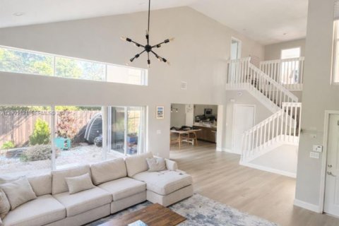 House in Hollywood, Florida 3 bedrooms, 178.28 sq.m. № 2065368 - photo 8