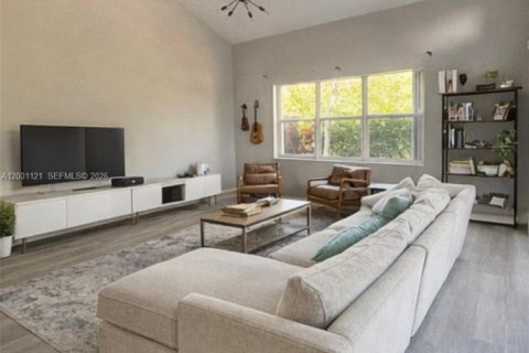 House in Hollywood, Florida 3 bedrooms, 178.28 sq.m. № 2065368 - photo 5