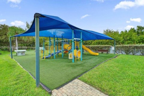 House in Hollywood, Florida 3 bedrooms, 178.28 sq.m. № 2065368 - photo 29